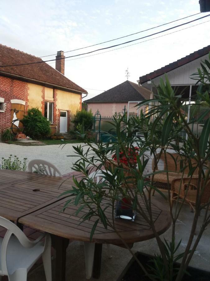 Campagn'Arts Bed & Breakfast Villechetif Exterior photo